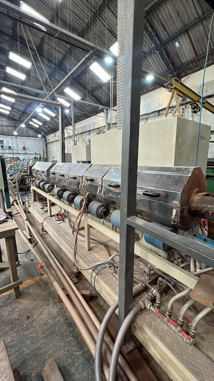 EXTRUSORA MONOROSCA PARA MADEIRA PLÁSTICA - PRODUÇÃO CONTÍNUA