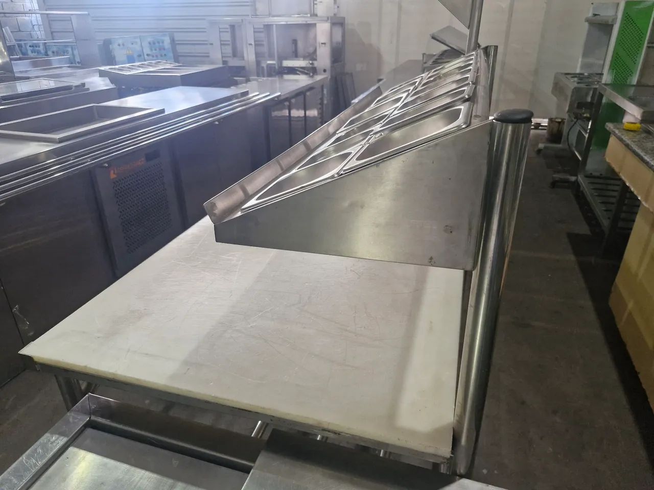 Mesa manipulação condimentadora com todas as cubas  - Foto 3