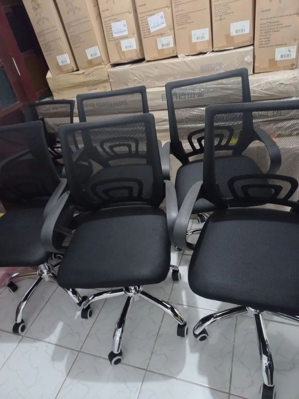 Cadeira de escritório giratoria preta 