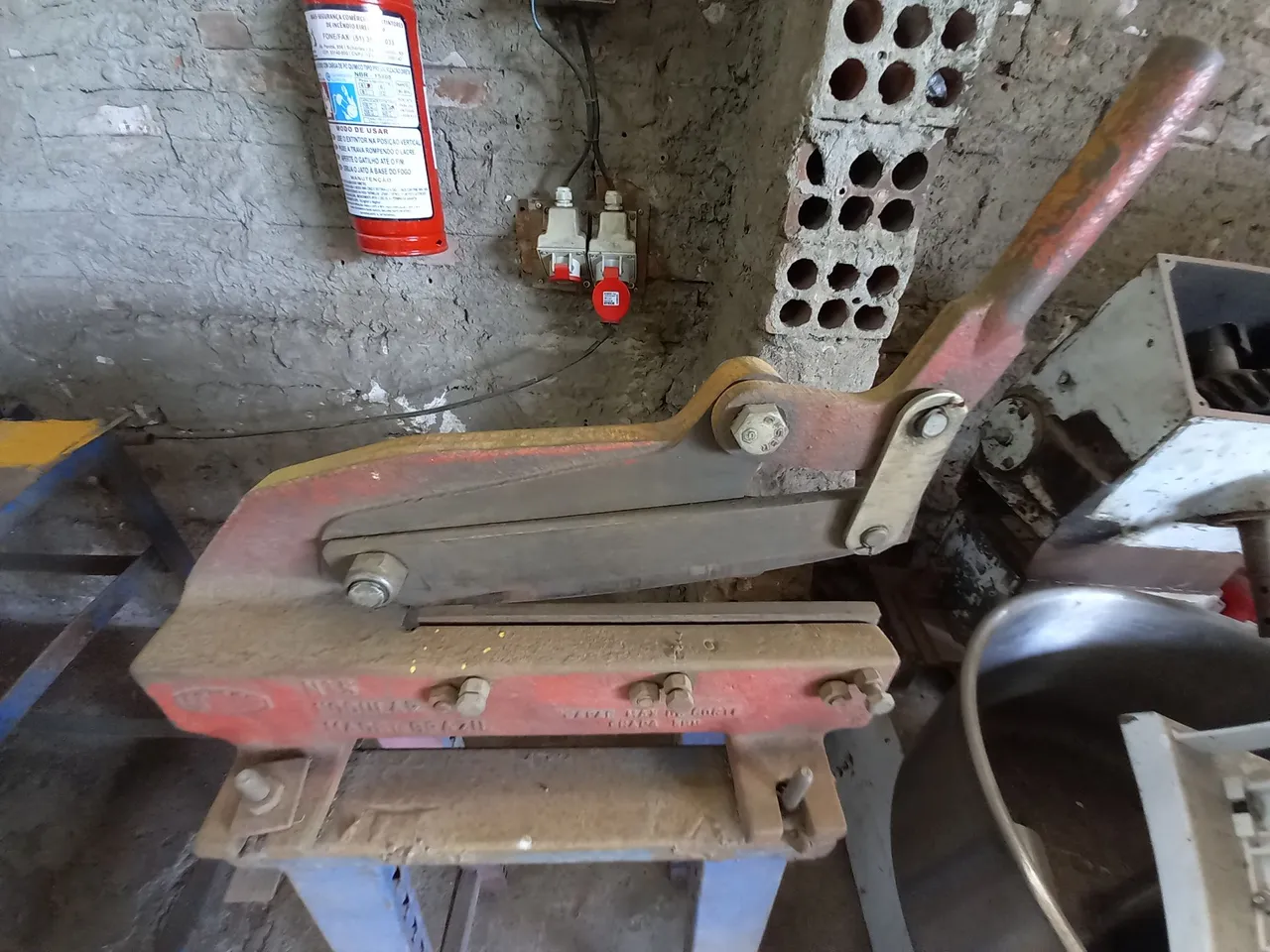 Guilhotina Manual para Corte de Chapas - Industrial