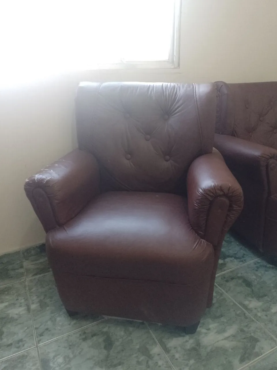 Poltrona em Couro Marrom