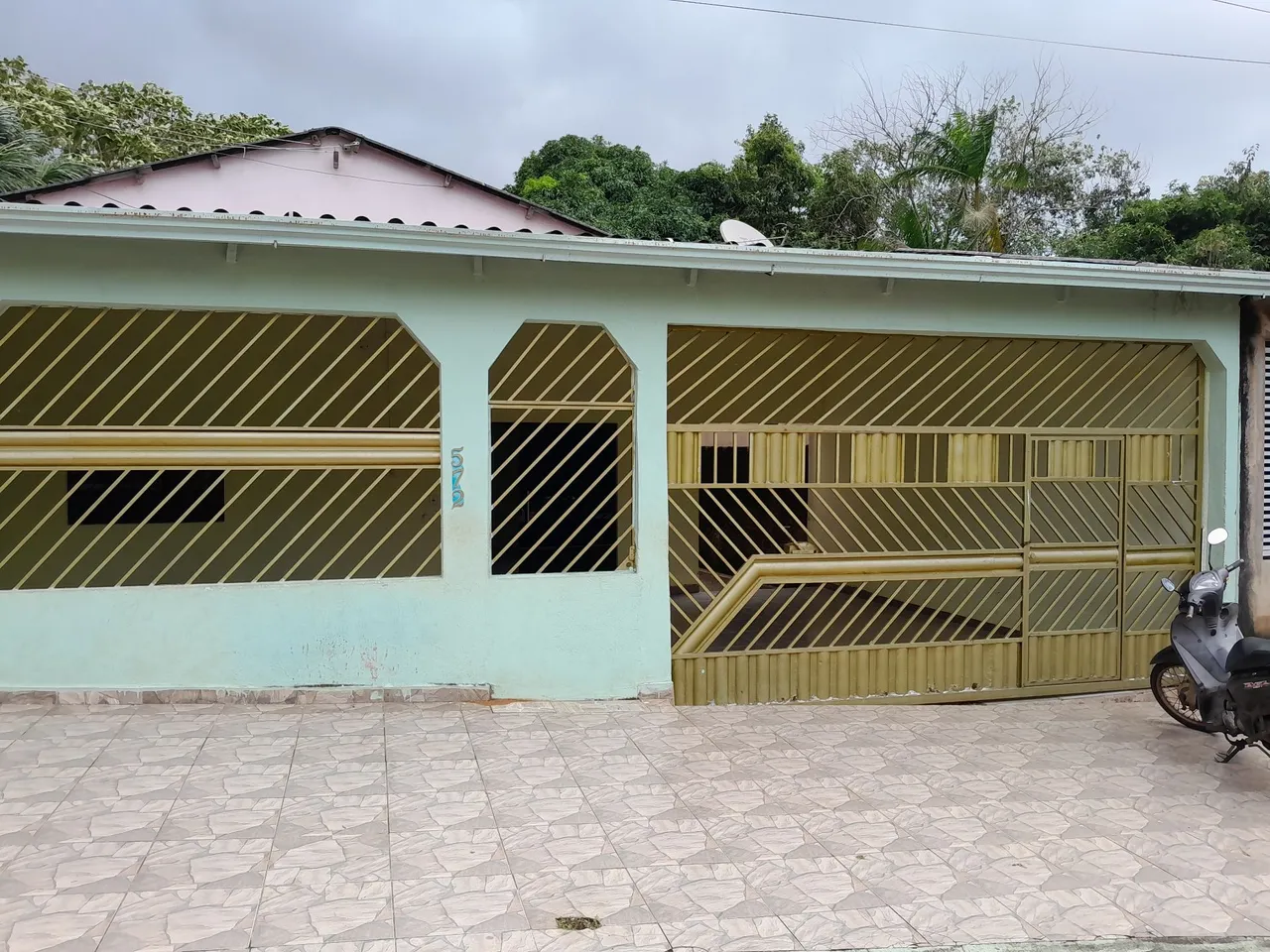 ALUGA SE CASA PRÓXIMO A FACULDADE SÃO LUCAS.