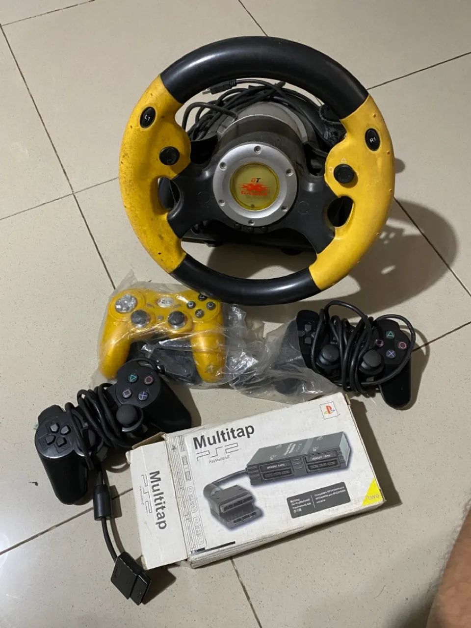 VOLANTE + PEDAL + 3 CONTROLES ( 1 sem fio)  GAME PS1, PS2