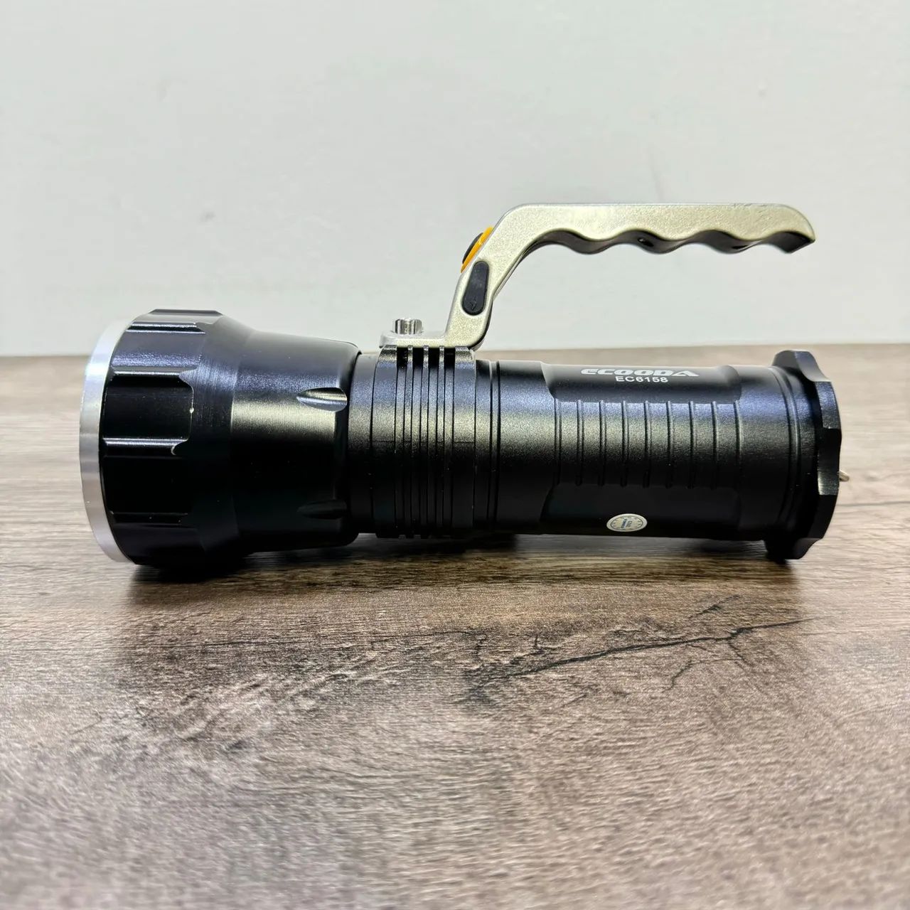 Lanterna Holofote Recarregável  - Foto 2