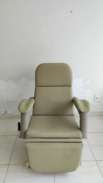 Poltrona Hospitalar de Coleta com Descanso para Pés