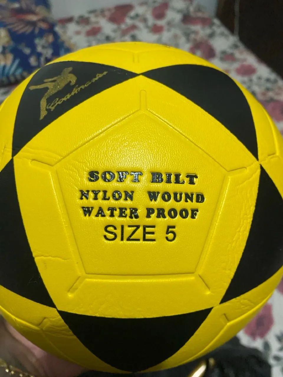 Bola de Futebol Mikasa FT-5 Amarela e Preta - Foto 4
