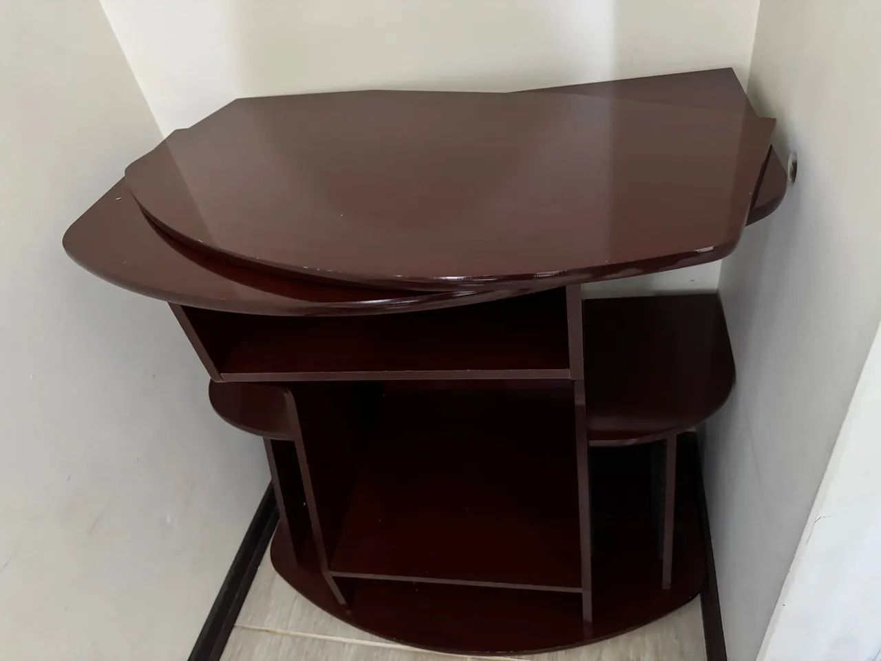 Oportunidade Rack reforçado de TV em mogno - usado - bem conservado. - Foto 3