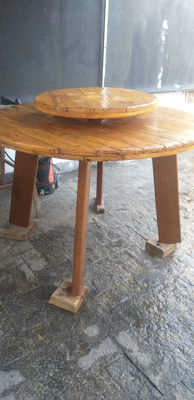 Mesa de madeira rústica