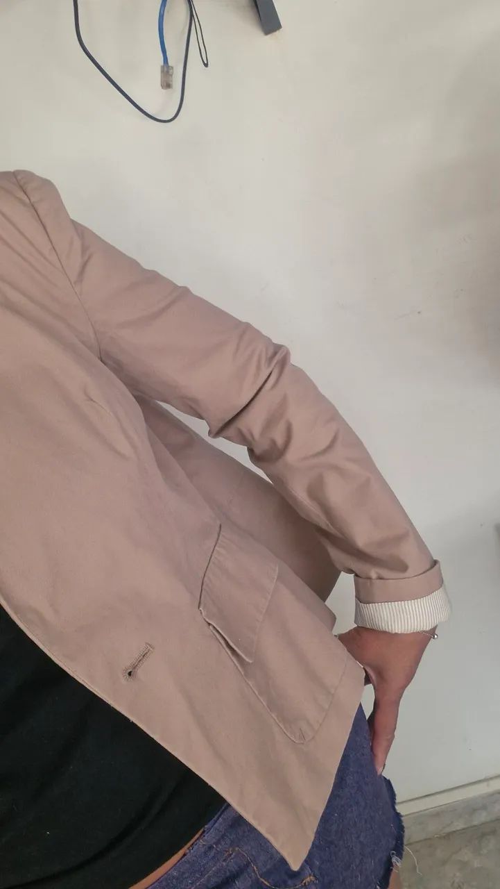 Blazer Bege Clássico com Detalhe Listrado