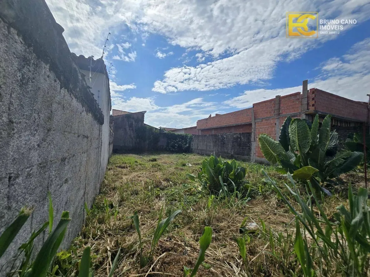 Terreno a venda na praia de Peruíbe - Peruíbe/SP