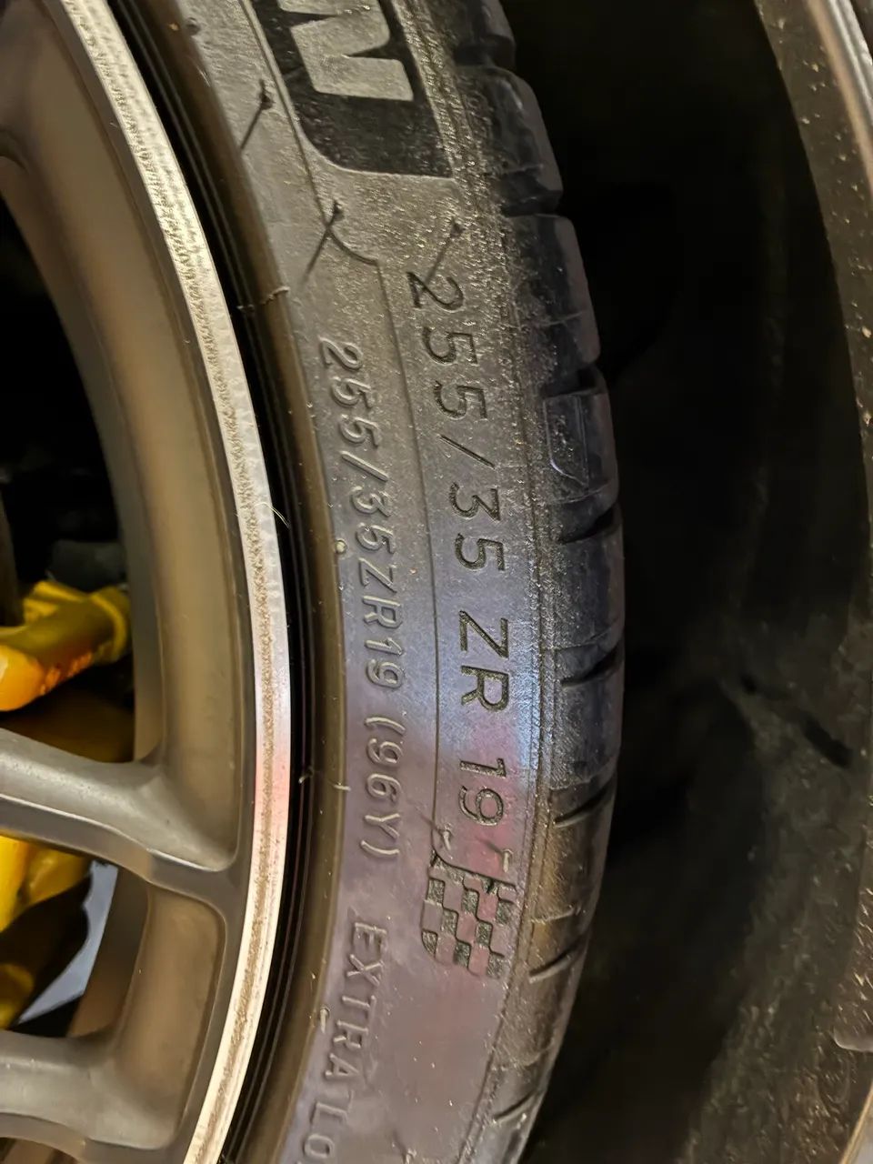Pneus Michelin, veículo com 2500km - Foto 3