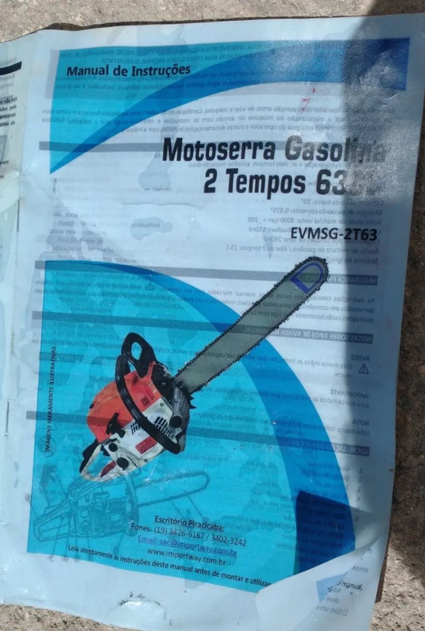 Moto serra à gasolina. 