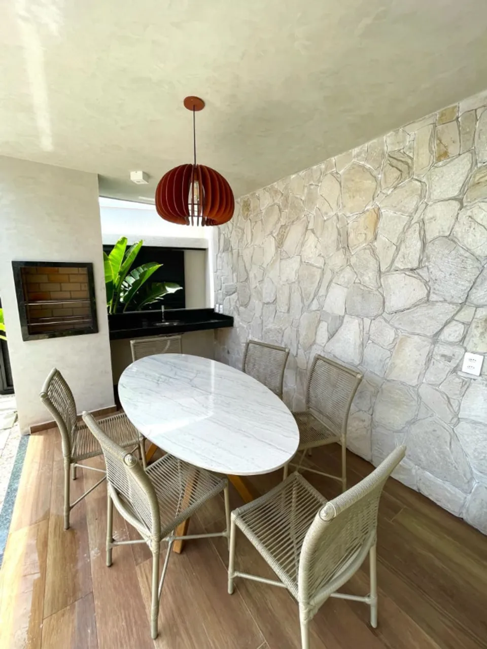Casa com três quartos sendo dois suítes no Eusébio - 90m²