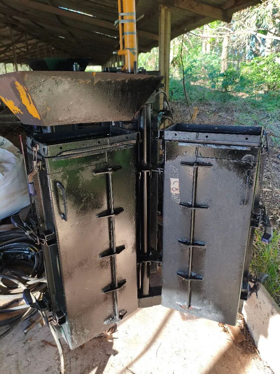 Prensa para ensacar silagem