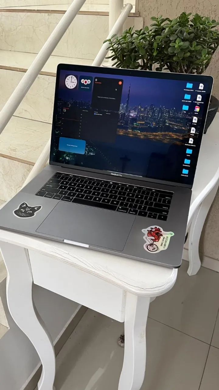 MacBook Pro 15 (2019) - i9 / 16GB / 512GB SSD / Radeon Pro 560X