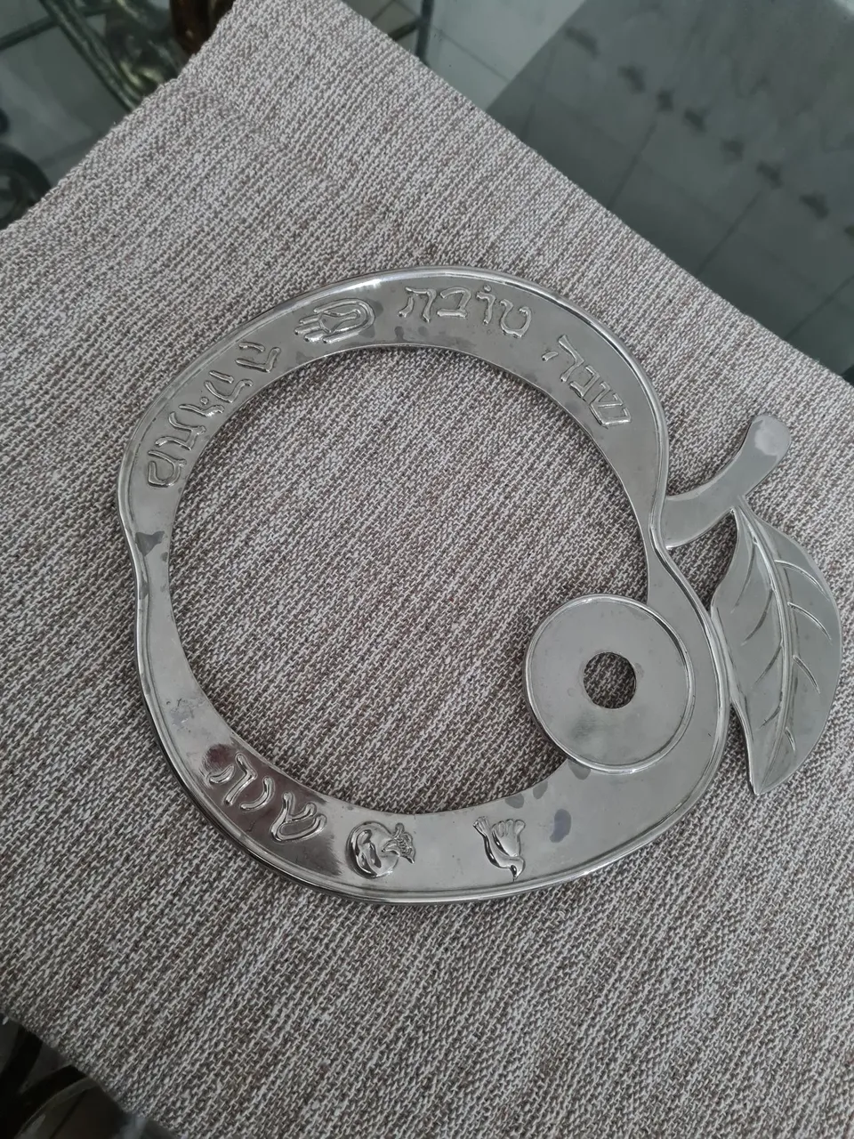 -maçã de metal para a mesa de Pessach