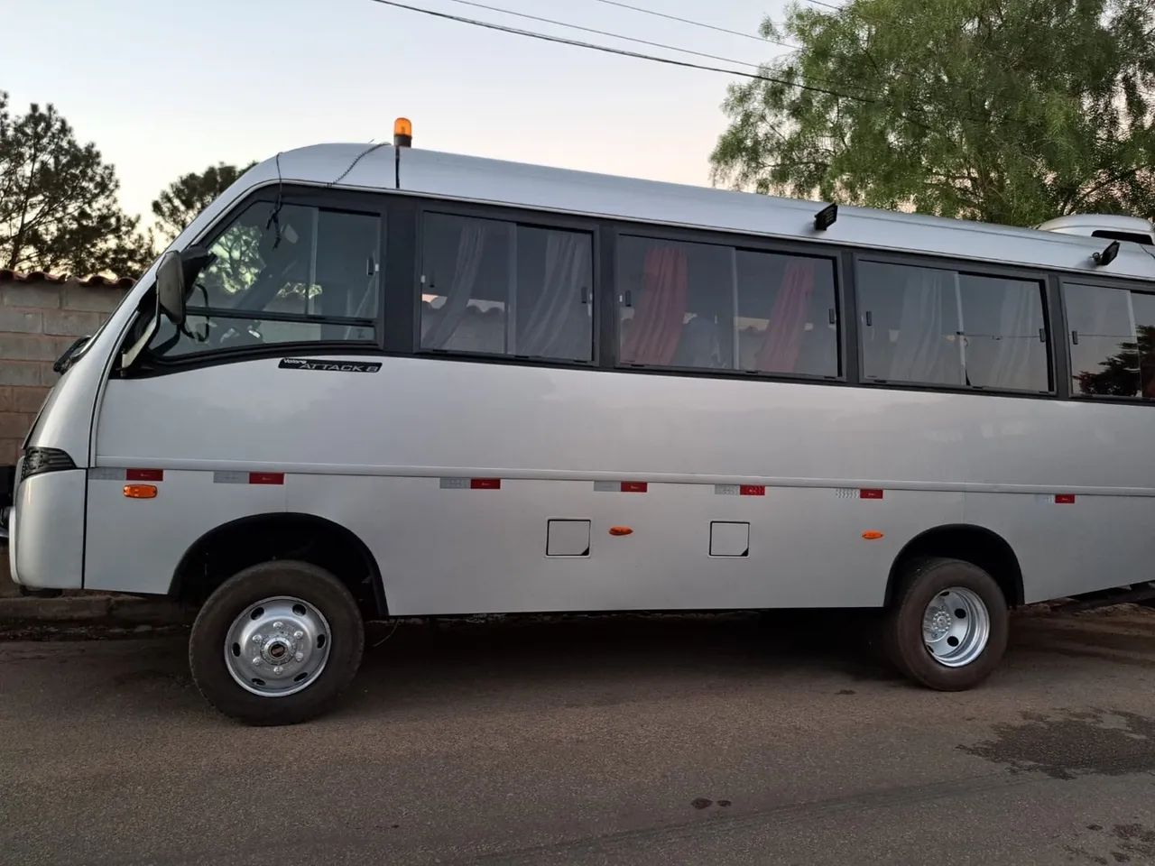 Micro-ônibus 4X4 impecável - Foto 8