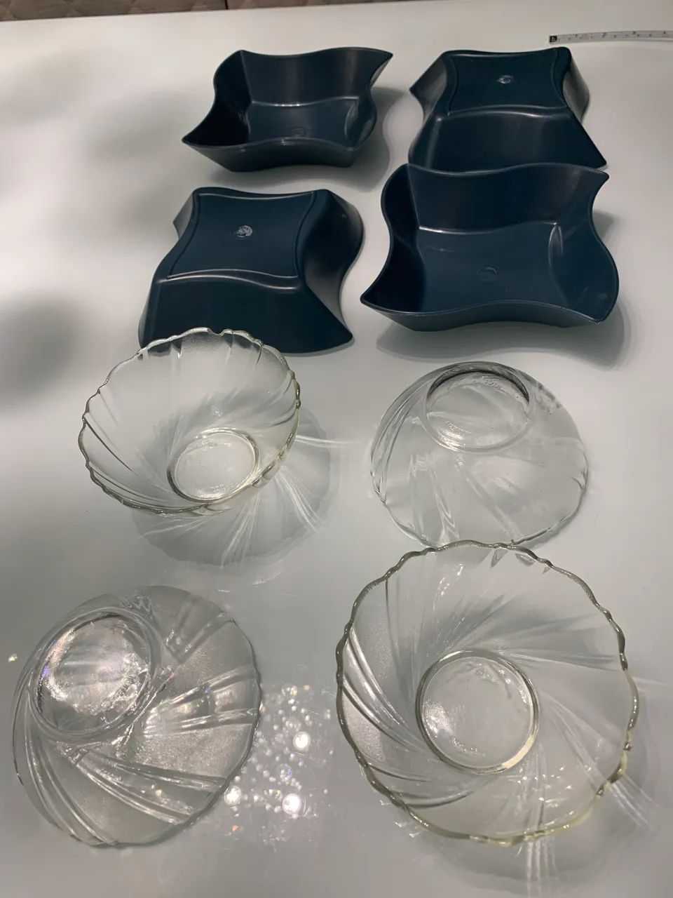 Kit de Tigelas 4 vidro transparente 12x6cm + 4 de plástico rígido 15x15x4cm altura 