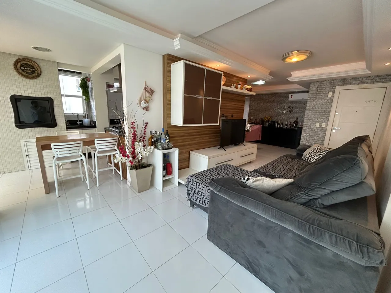 Mobiliado, Sacada C/Churrasqueira, 02 Vagas, Lazer, Barra Norte!