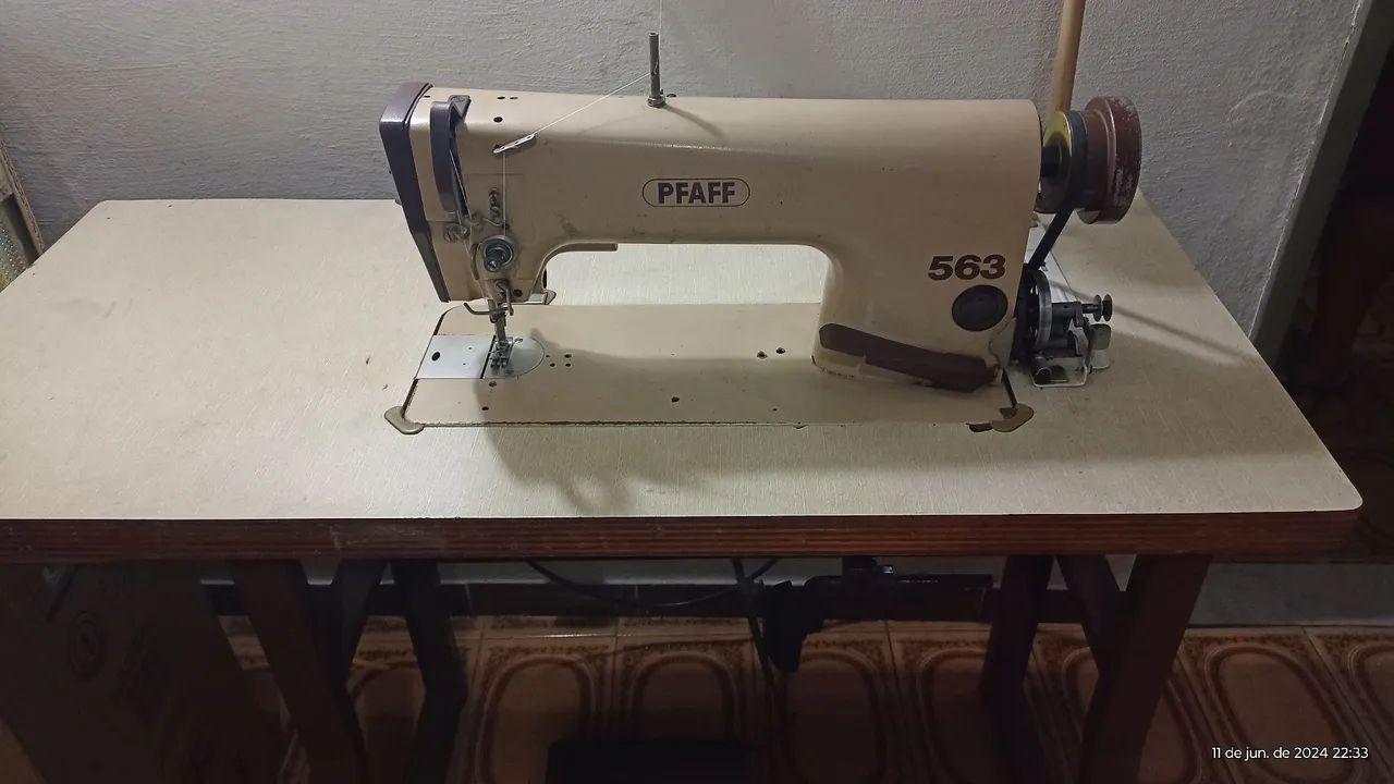 Máquina de Costura Pfaff 563