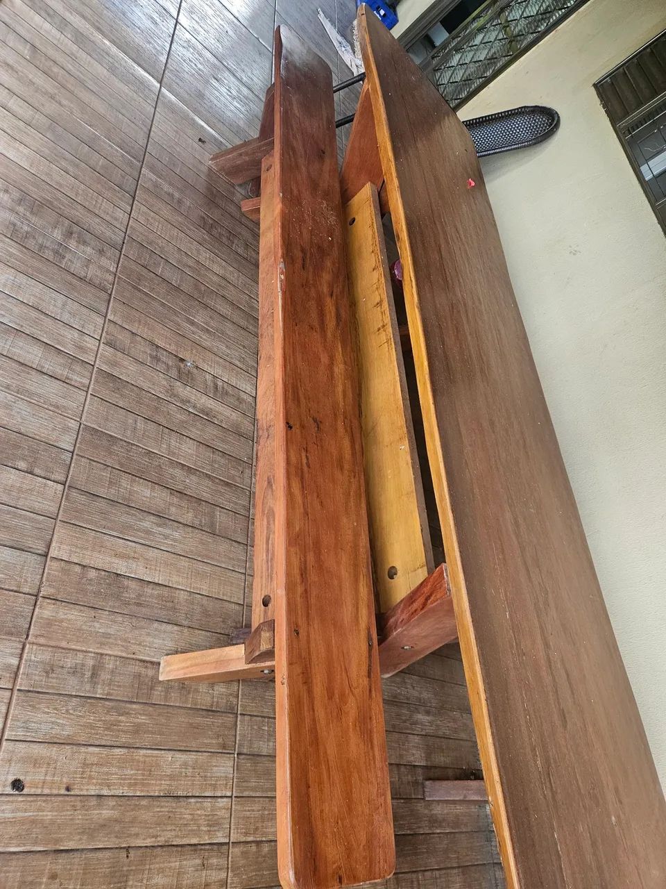 Rustic wooden table with little use 3m64288873869185120