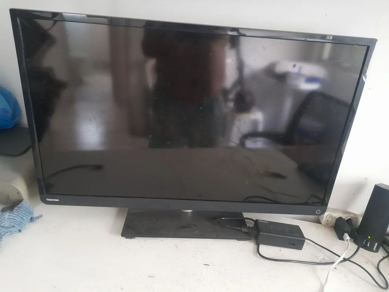Tv de 32 e 43 polegadas duas com defeitos 