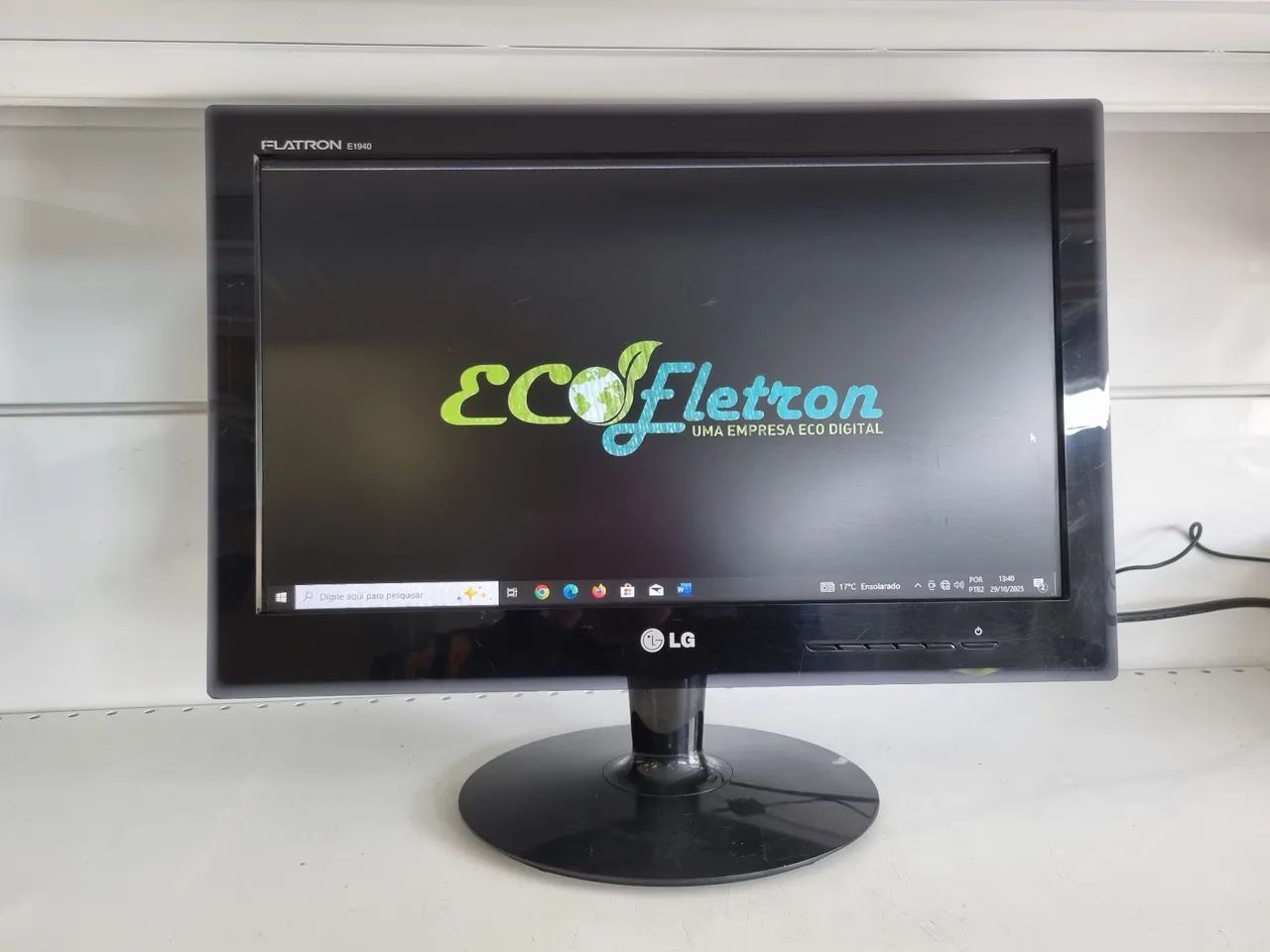 Monitor LG 19" Polegadas com Linha de Pixel por 119,00. Acompanha Fonte Original LG 