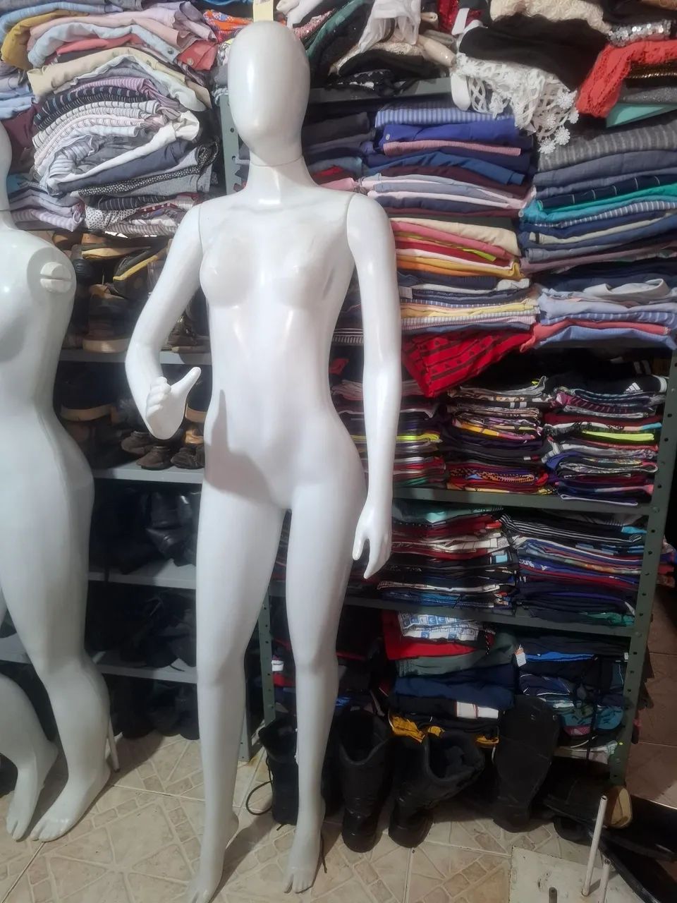 Vendo manequim de plastico e de fibra apartir de 30 - Foto 3