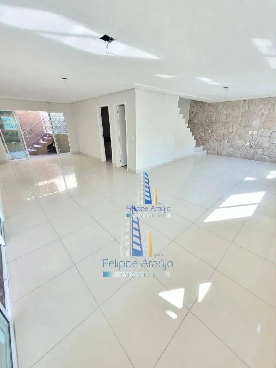 Casa com 3 dormitórios à venda, 195 m² por R$ 895.000,00 - Lagoa Redonda - Fortaleza/CE