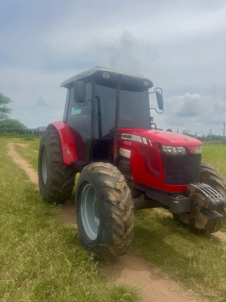 TRATOR MASSEY FERGUSON 4283 ANO:2017 CABINADO  - Foto 3