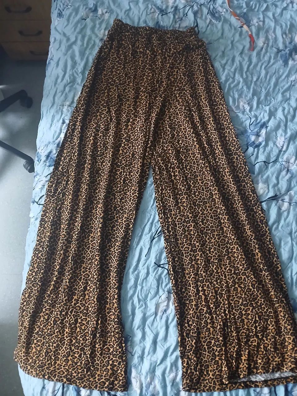 Calca pantalona.oncinha