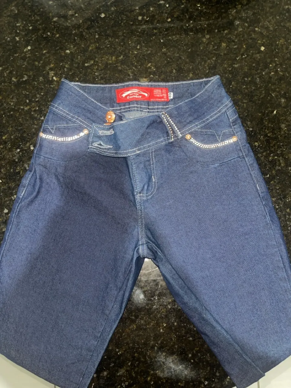 Calça Jeans Feminina Detalhada