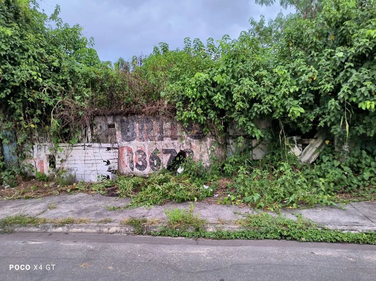 Terreno com casa antiga em ótima localização