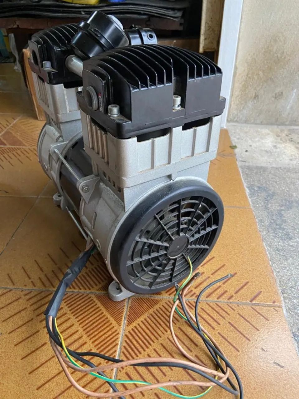 Compressor de Ar Sem Oleo 1500W 2HP Elétrico Portátil - Foto 3