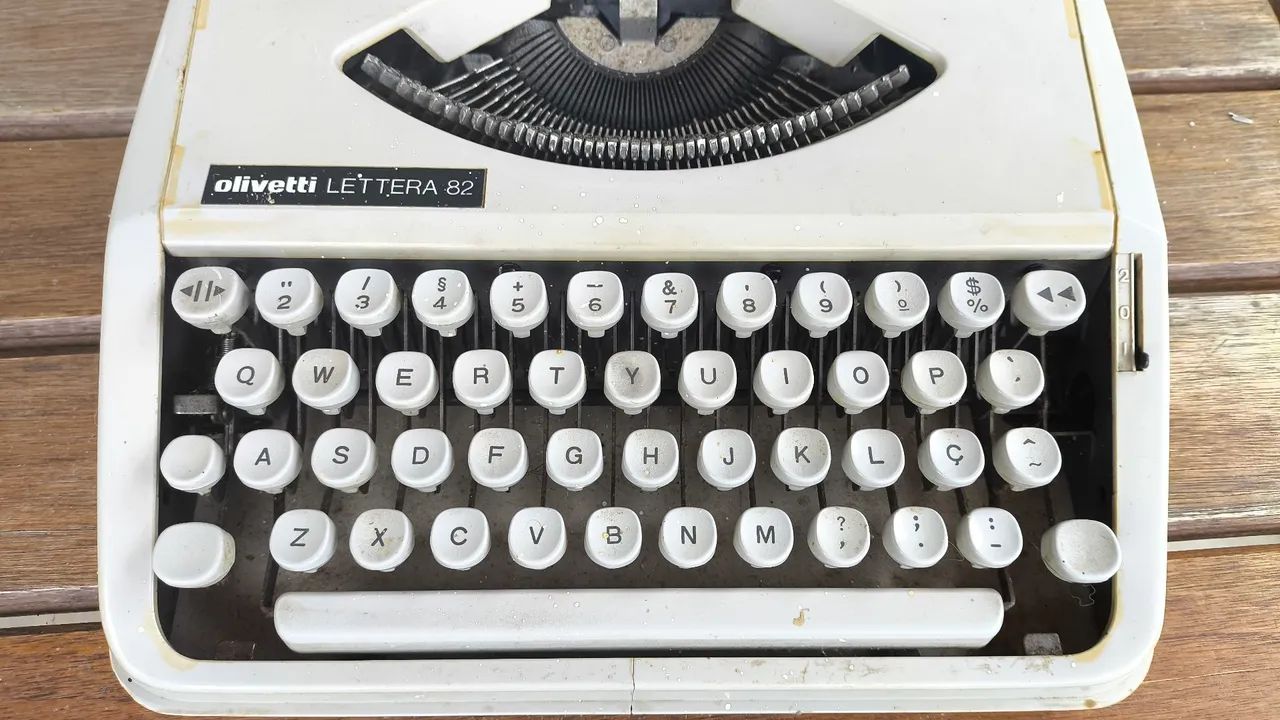 Máquina de escrever Olivetti Lettera 82 - Foto 3