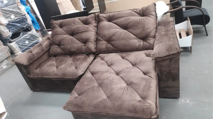 Oferta Imperdível! Sofá no Veludo Marrom 2,50m com Molas Ensacadas por R$ 1.990,00!