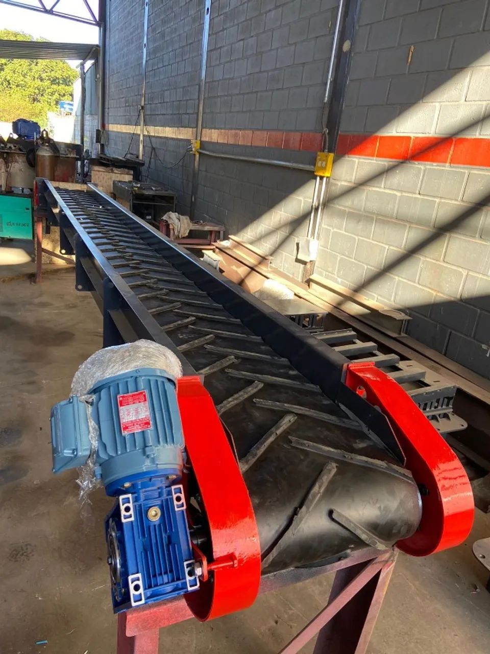 MÁQUINA HIDRÁULICA PARA BLOCOS E PISOS DE CONCRETO! - Foto 2