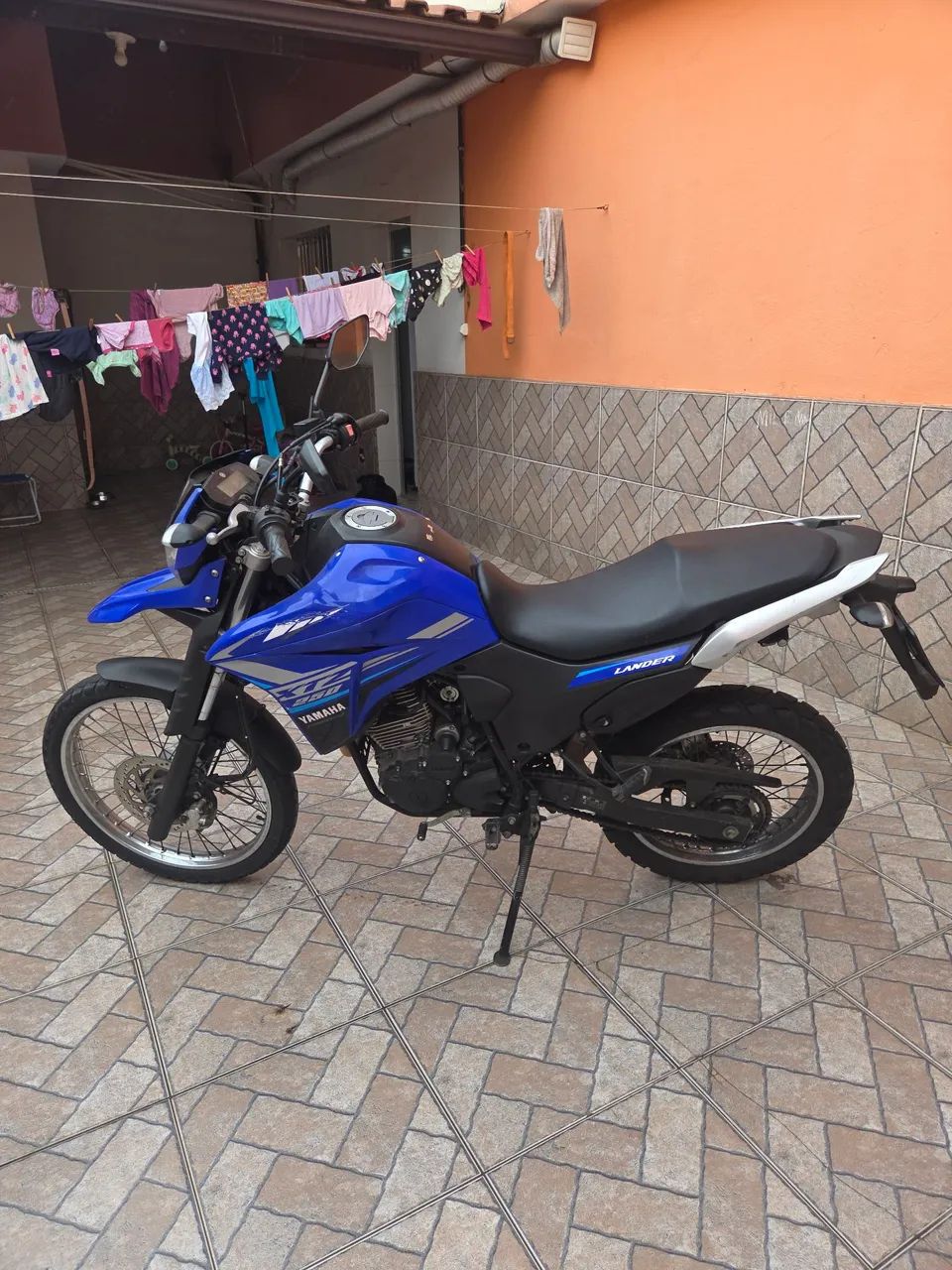 Yamaha Lander Azul
