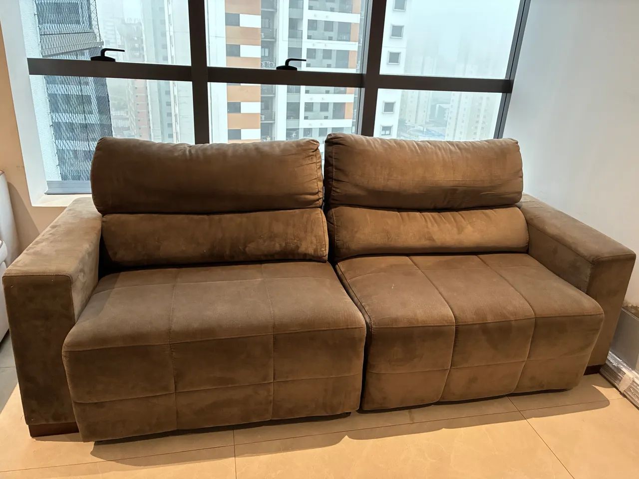 Sofá 2 lugares retrátil e reclinável 