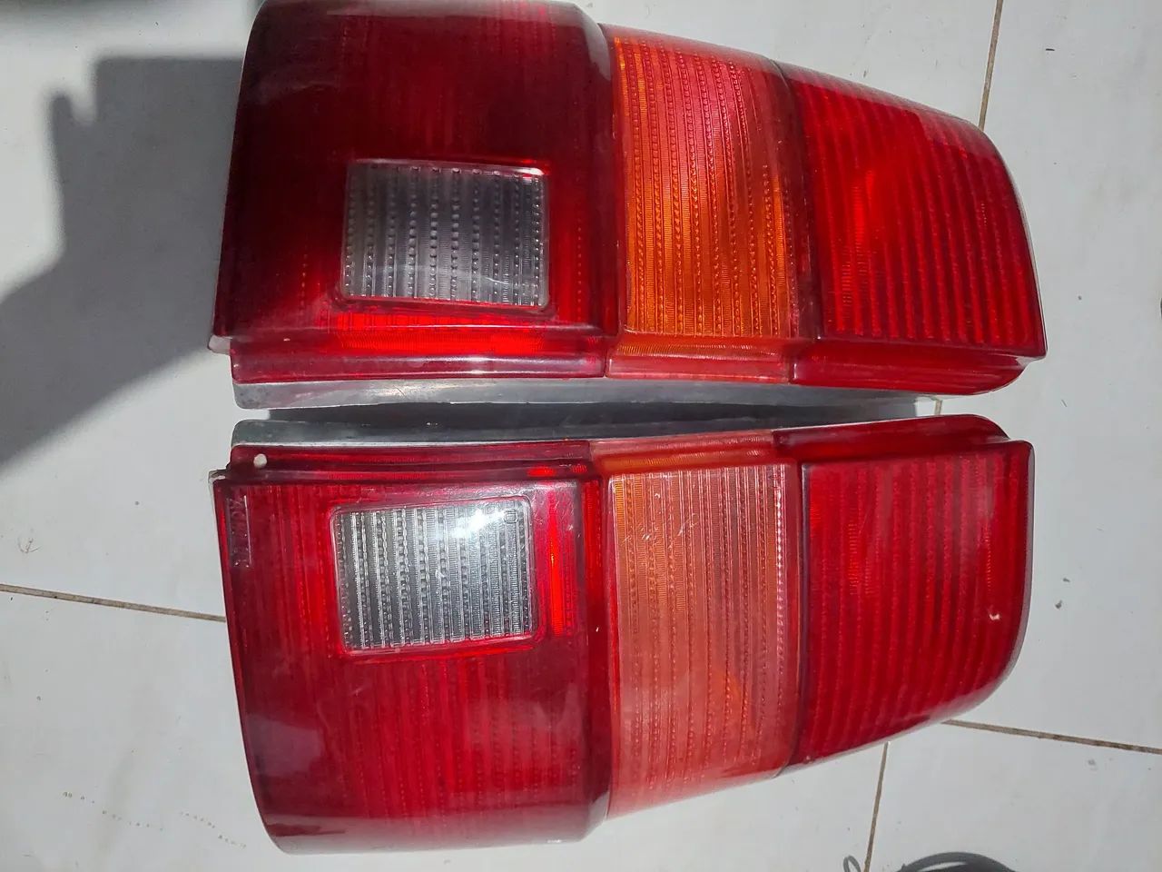 Vendo par lanterna traseira da santana quantum 