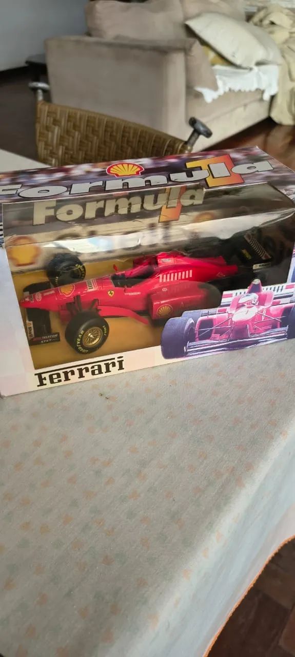 Carrinho colecionável Ferrari 310 - Michael Shumacher - Foto 3