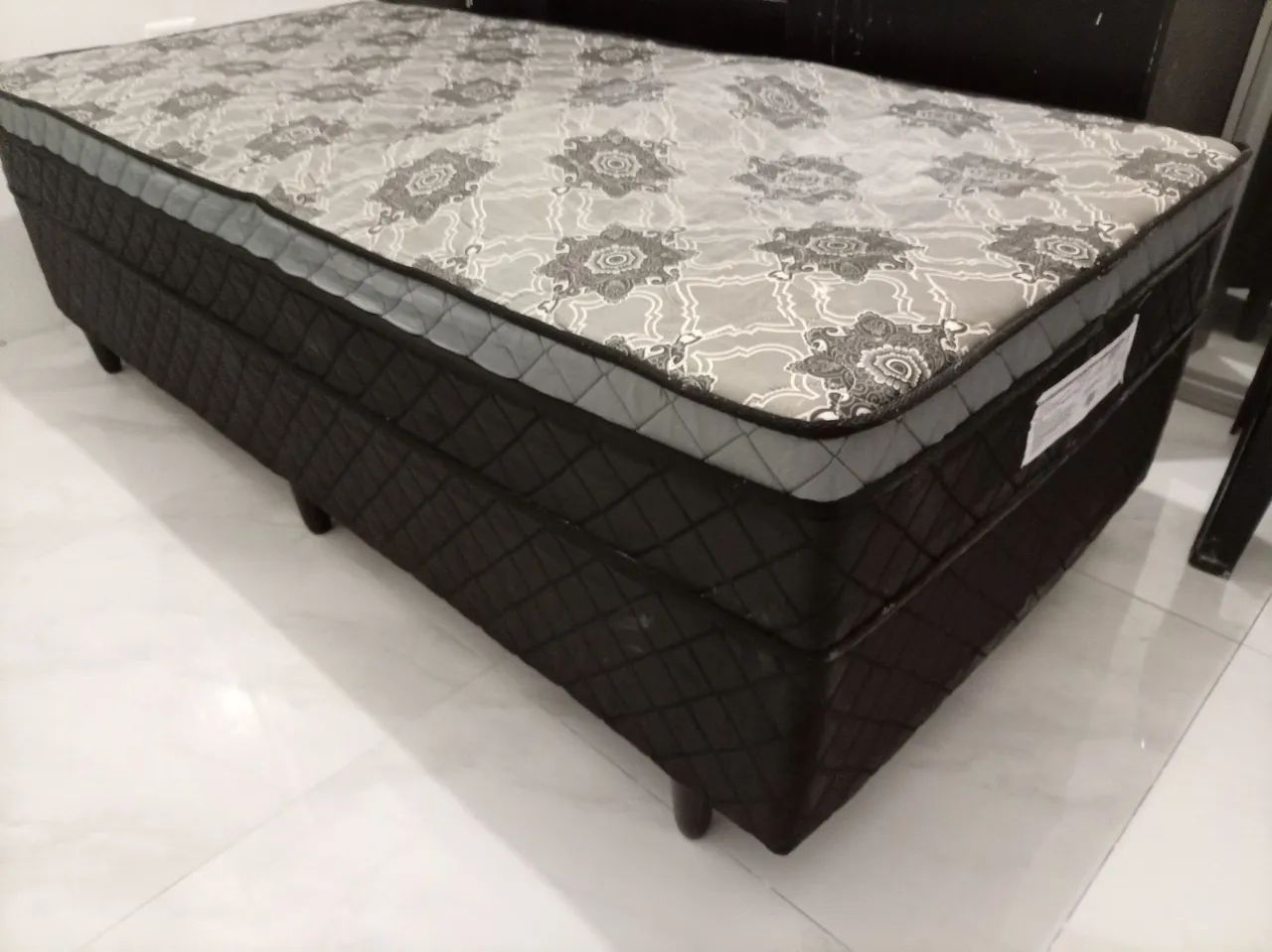 Cama de solteiro a venda 