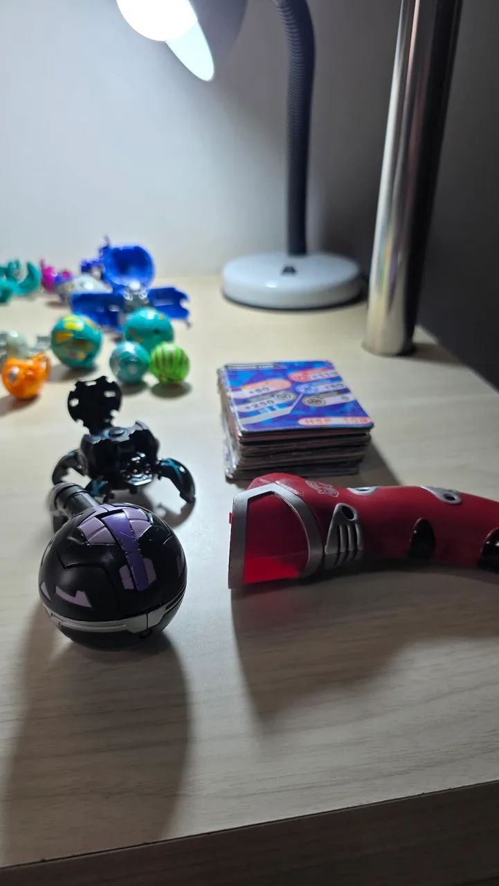Lote 30 Bakugans + Lançador e Cartas - Foto 4