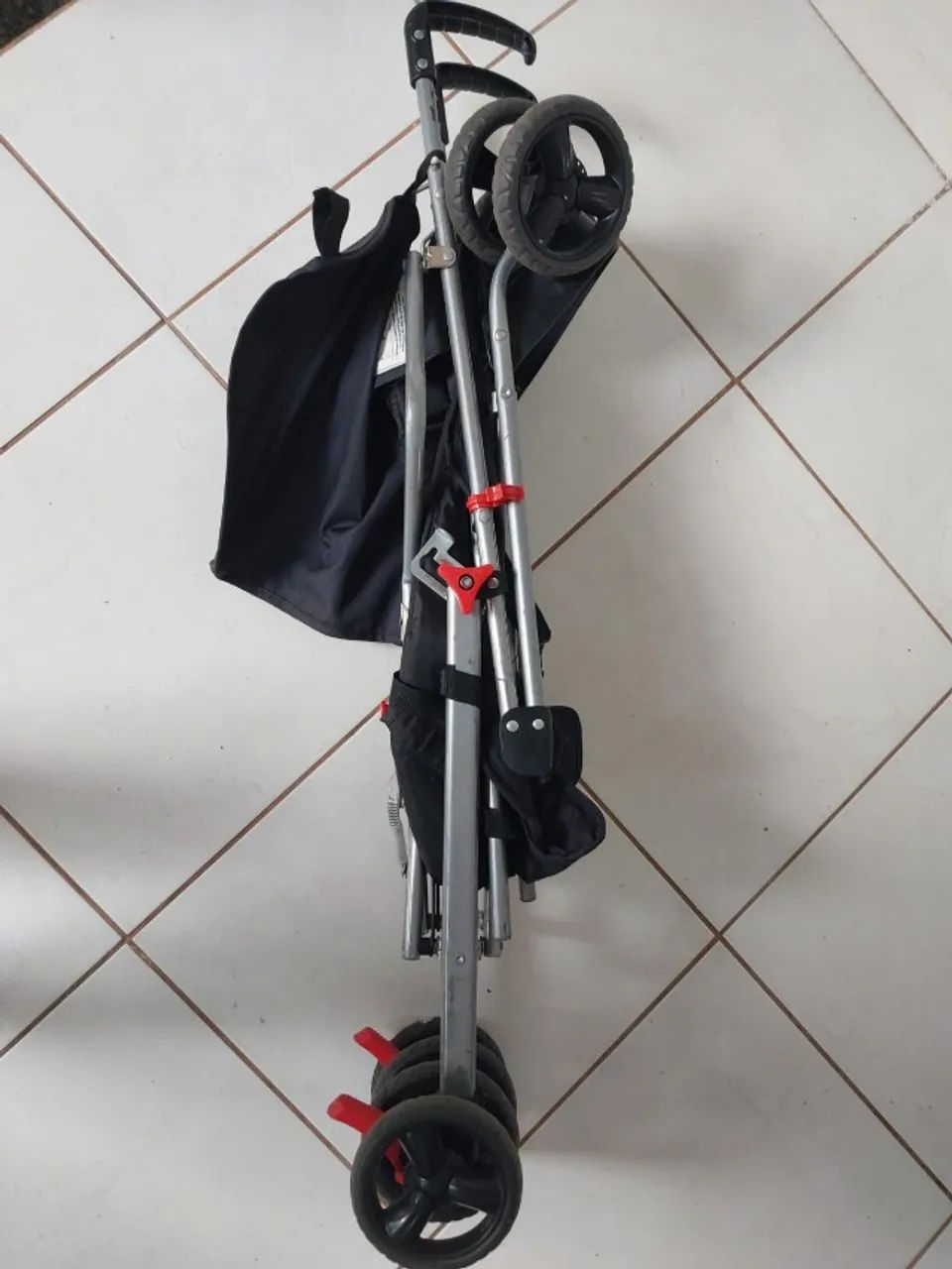  Carrinho de Bebê Modelo Guarda-Chuva R$ 150,00 - Foto 5