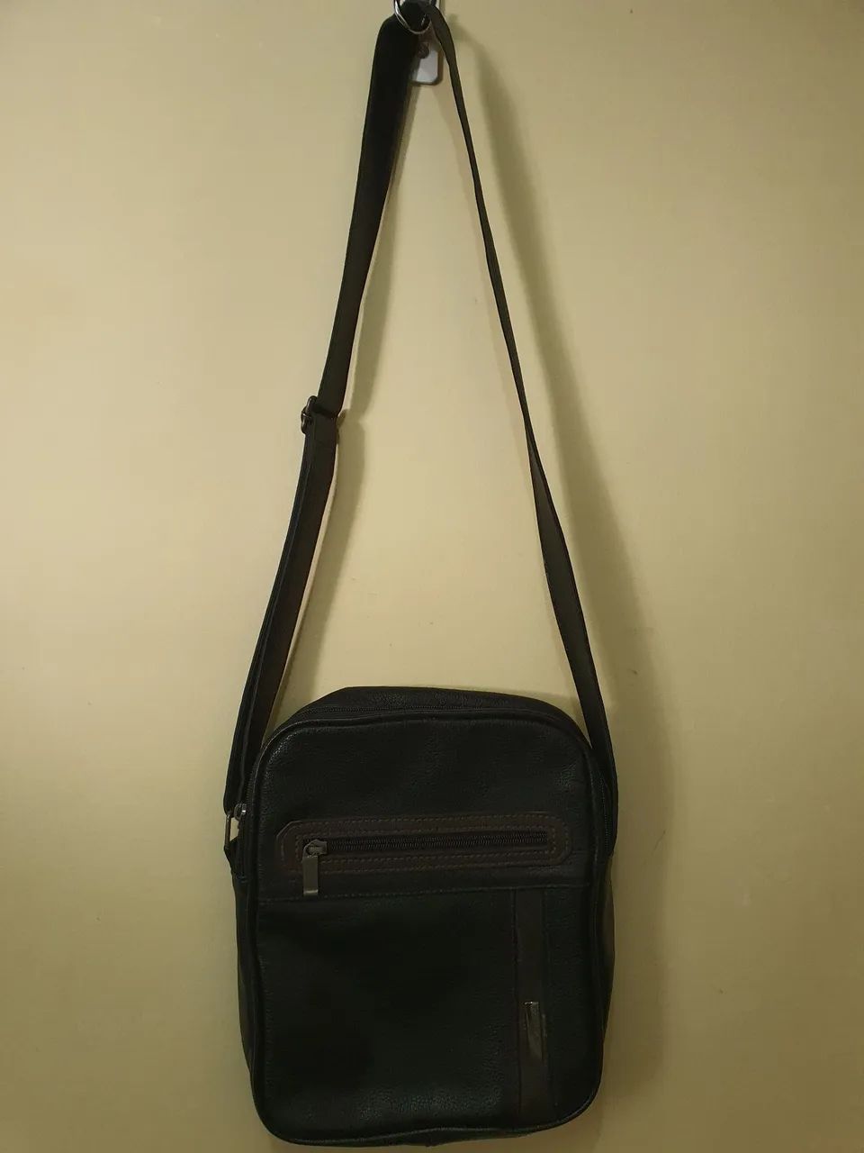 SHOULDER BAG OU BOLSA TRANSVERSAL MASCULINA EM COURO LEGITIMO - Foto 2