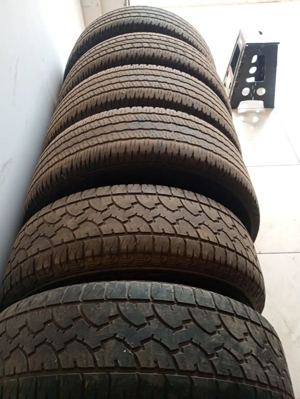 6 PENEUS PARA CAMINHONETE 