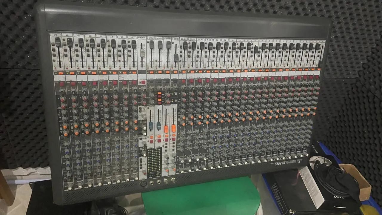 Mesa Behringer  - Foto 3