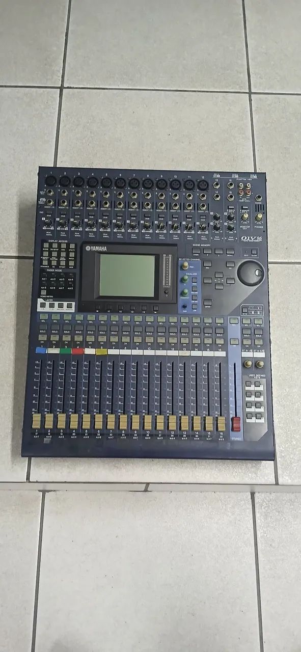 Mixer Digital Yamaha 01V96<br>