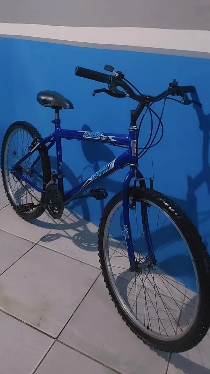 Vendo bicicleta aro 26 de marcha bem arrumadinha  - Foto 3