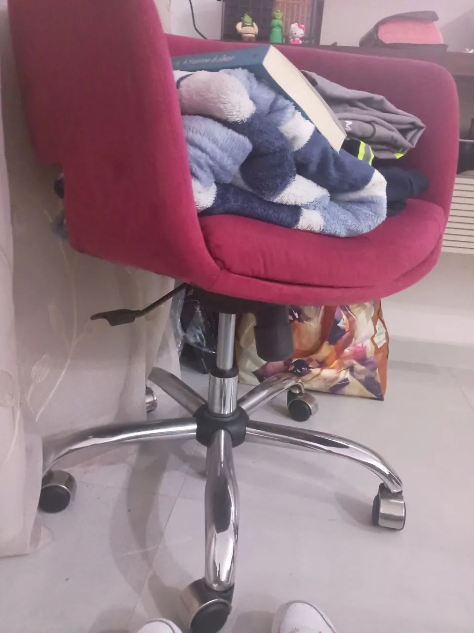 Vendo uma cadeira com rodinhas - Foto 4